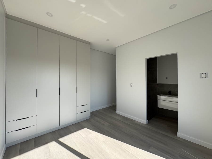 5 Bedroom Property for Sale in Sandown Western Cape
